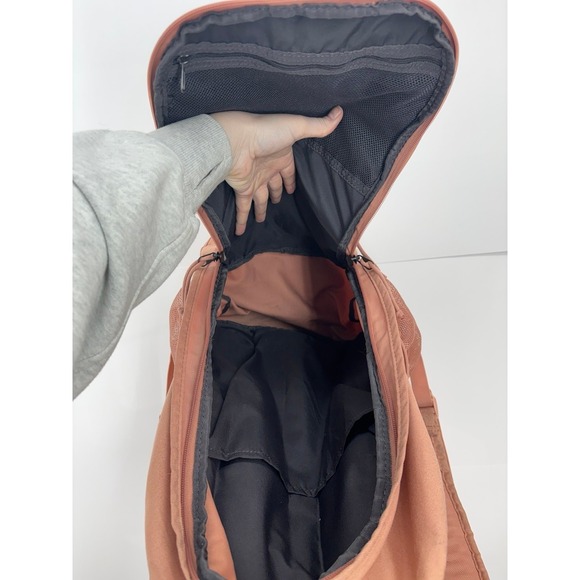 nike air hayward backpack gold The Hayward Futura 2.0 Backpack is ideal for the athlete or student who needs to carry everything they need for the day Nike Hayward Backpack 'Black Yellow'